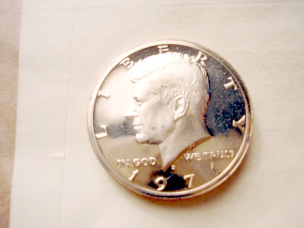 1971-S-Proof-Kennedy-Half--What's-Going-On-By-The-Rim?